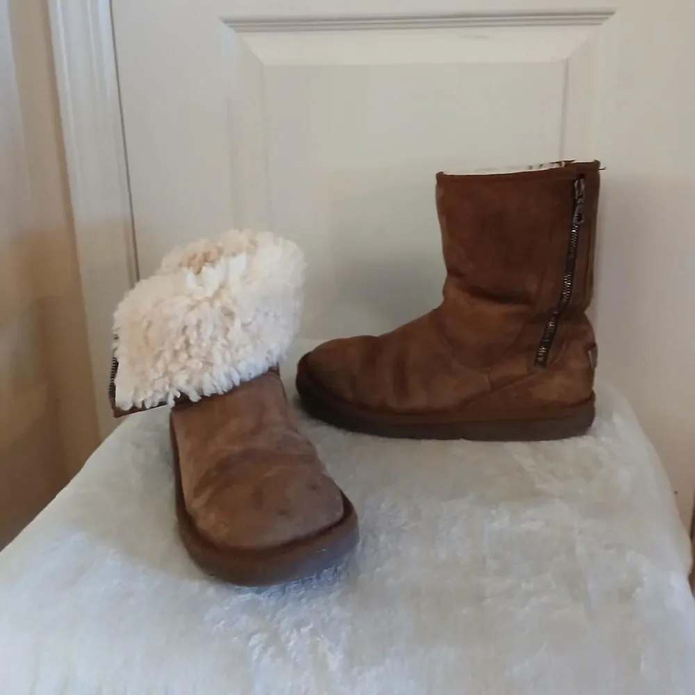 UGG Australia Mayfaire Limited Ed Brown Suede Boots Copper Nameplate & Zipper 7
